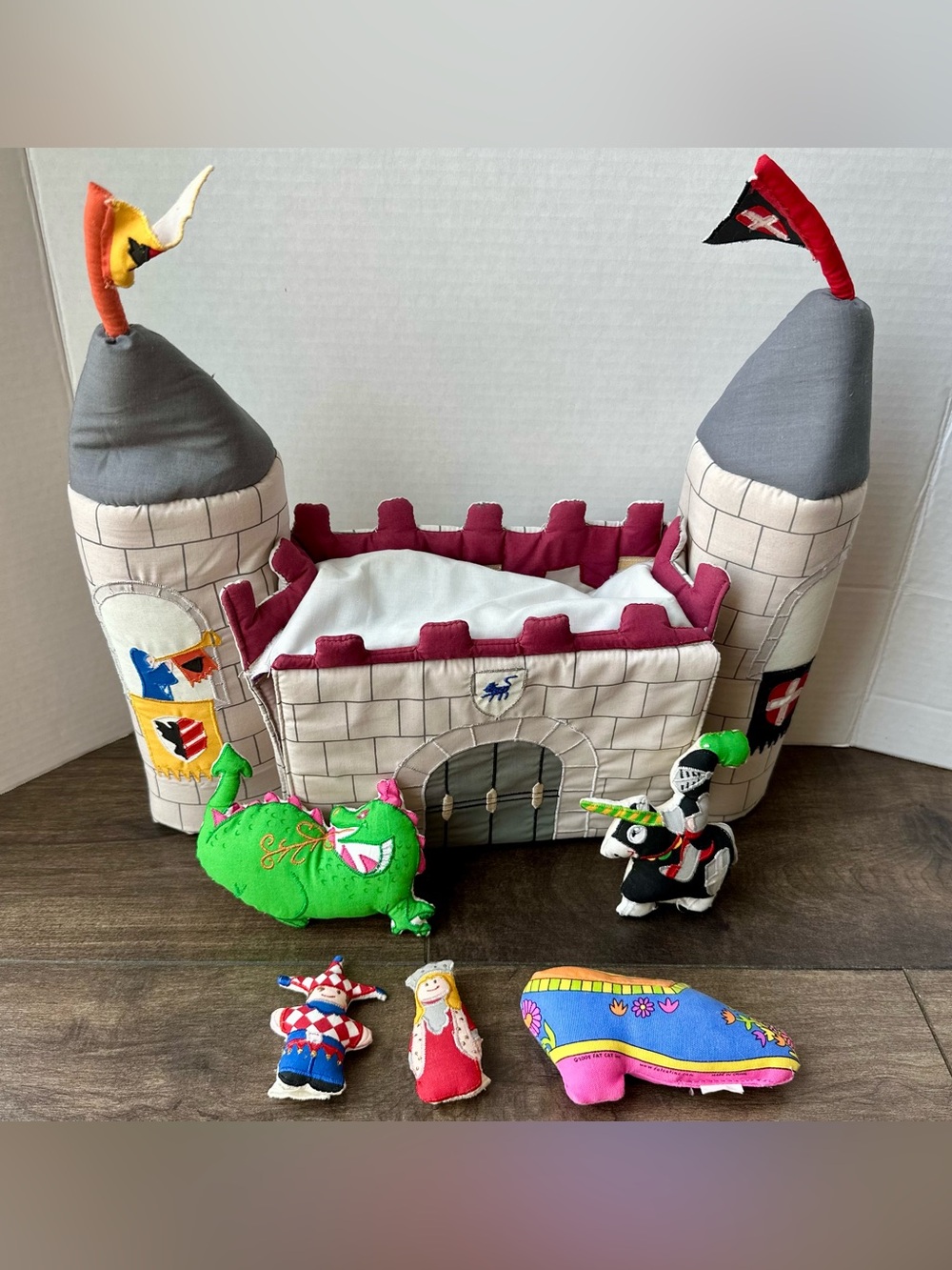 VTG 1992 Pockets of Learning Medieval Castle Soft Playset Plush Knights Dragon